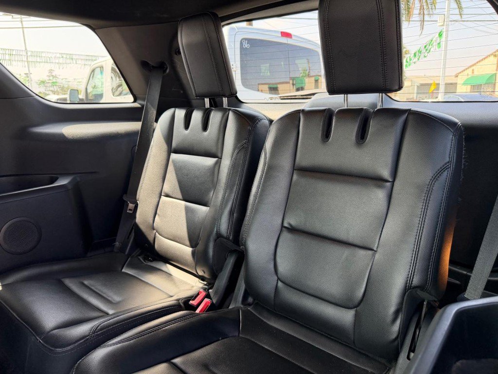Used 2017 Ford Explorer XLT w/ Equipment Group 202A FWD image 41