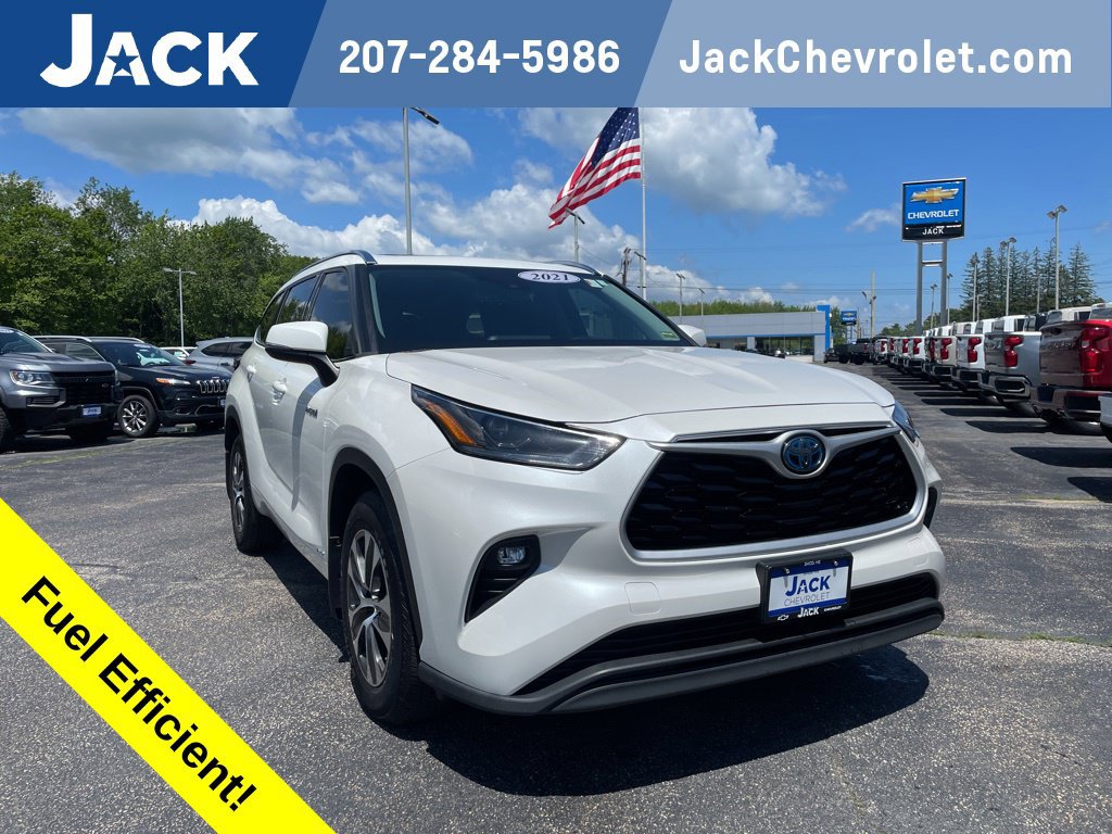 Used 2021 Toyota Highlander XLE AWD/4WD image 1