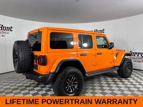 Used 2025 Jeep Wrangler Unlimited Rubicon AWD/4WD image 6