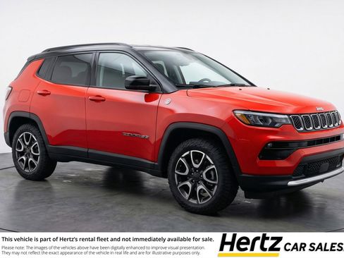 Used 2025 Jeep Compass Trailhawk AWD/4WD image 1
