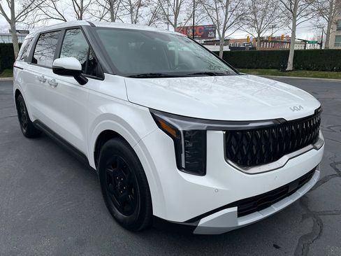 Used 2025 Kia Carnival image 5