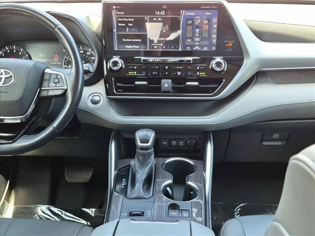 Used 2021 Toyota Highlander Platinum FWD image 16