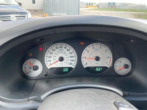 Used 2005 Chrysler Town & Country Touring FWD image 35
