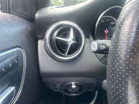 Used 2020 Mercedes-Benz GLA 250 4MATIC image 18