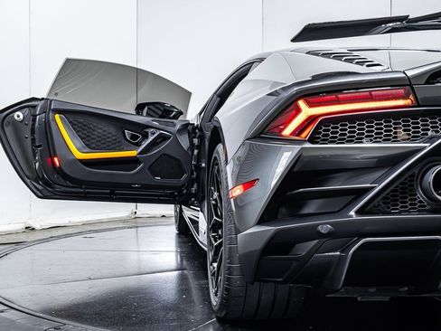 Used 2022 Lamborghini Huracan EVO image 17