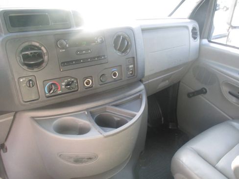 Used 2011 Ford E-450 and Econoline 450 Super Duty image 20