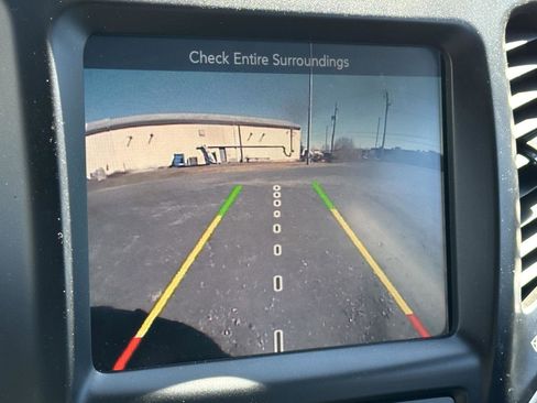 Used 2017 Jeep Cherokee Trailhawk image 15