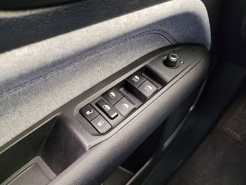 Used 2024 Jeep Compass Latitude image 27