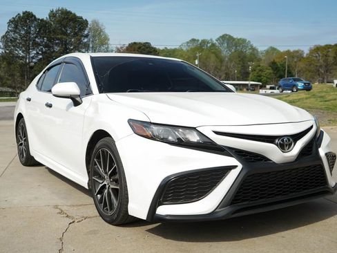 Used 2021 Toyota Camry SE image 34