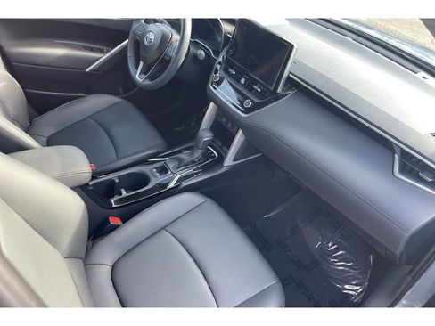 Used 2024 Toyota Corolla Cross XLE w/ Convenience Package image 19