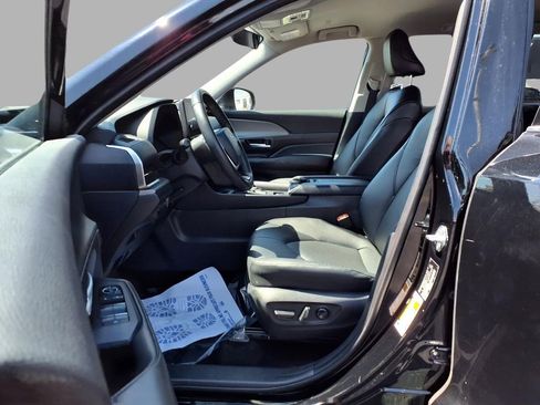 Used 2025 Toyota Grand Highlander AWD image 21