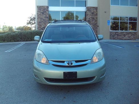 Used 2008 Toyota Sienna XLE Limited image 2