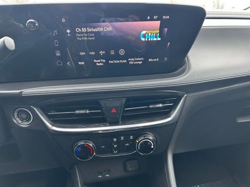 Used 2025 Buick Encore GX Preferred image 17