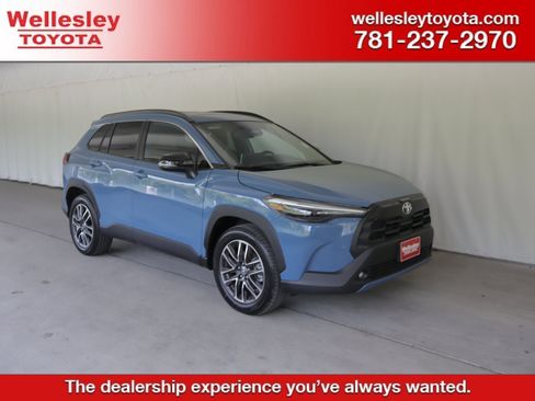 Used 2026 Toyota Corolla Cross XLE w/ Convenience Package AWD/4WD image 1