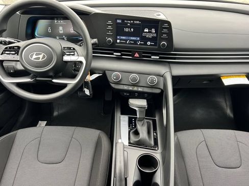 New 2026 Hyundai Elantra SE FWD image 12