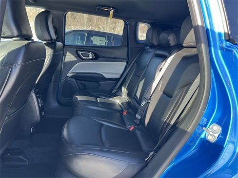Used 2024 Jeep Compass Limited image 17