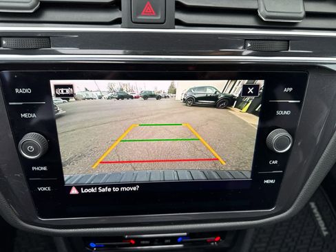 Used 2023 Volkswagen Tiguan SE R-Line image 18