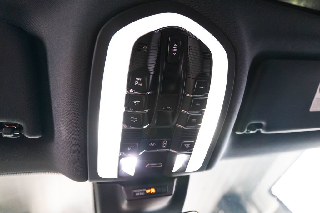 Certified 2026 Porsche Macan AWD/4WD image 28