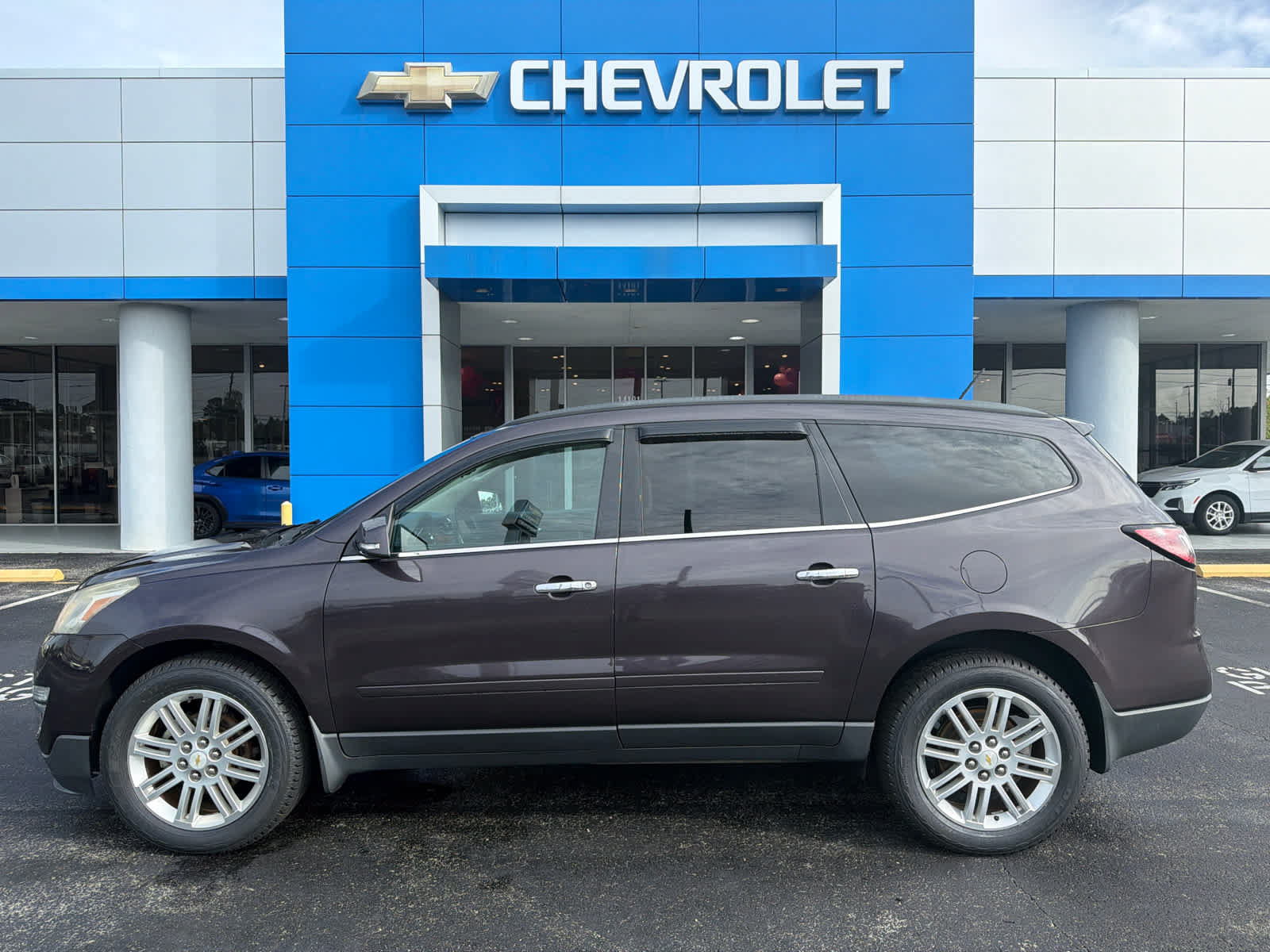 Used 2015 Chevrolet Traverse LT w/ Style and Technology Package FWD image 2