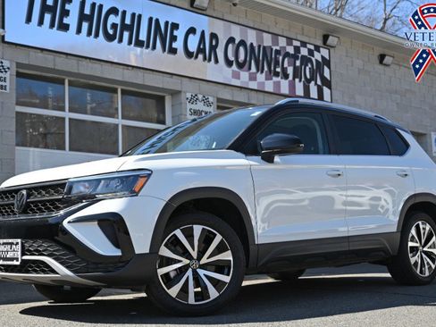 Used 2023 Volkswagen Taos SE image 1