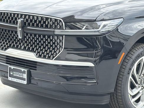 New 2026 Lincoln Navigator L Premier image 2