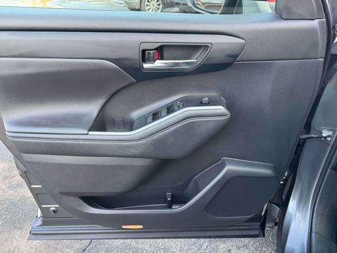 Used 2022 Toyota Highlander XLE image 15