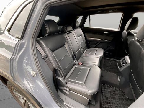 Used 2022 Volkswagen Atlas Cross Sport SEL R-Line AWD/4WD image 19