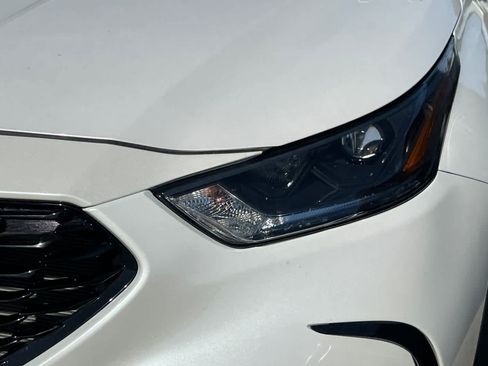 Used 2024 Toyota Highlander XSE AWD/4WD image 11