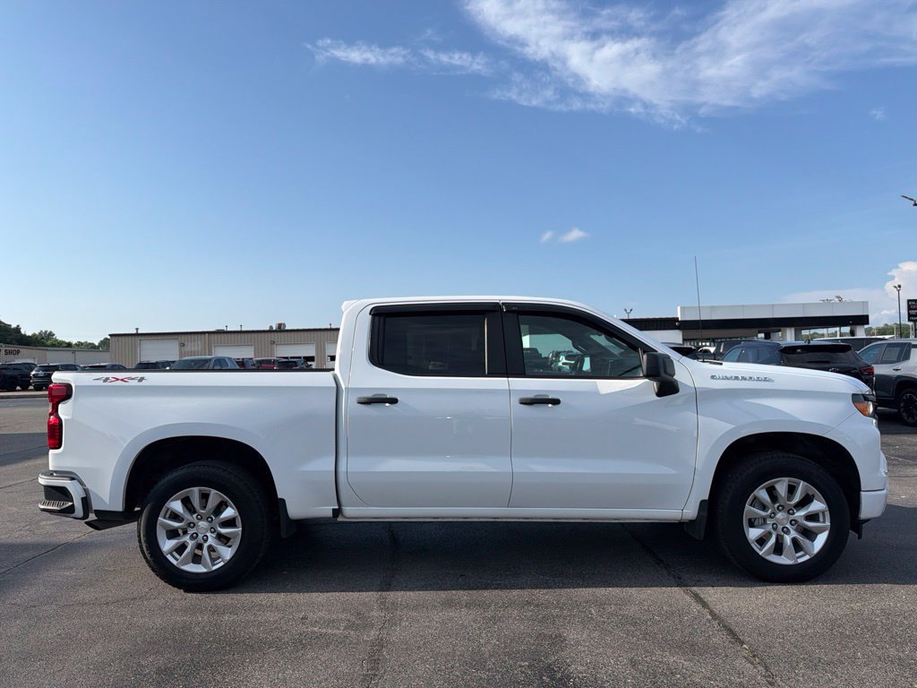 Used 2023 Chevrolet Silverado 1500 Custom AWD/4WD image 2