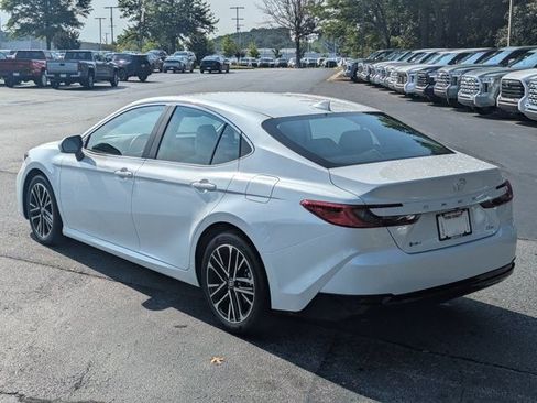 Used 2026 Toyota Camry XLE FWD image 5