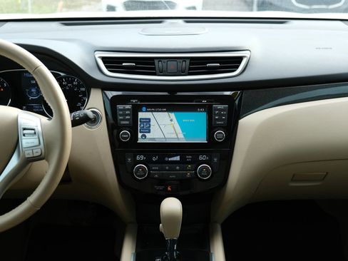 Used 2015 Nissan Rogue SL image 25