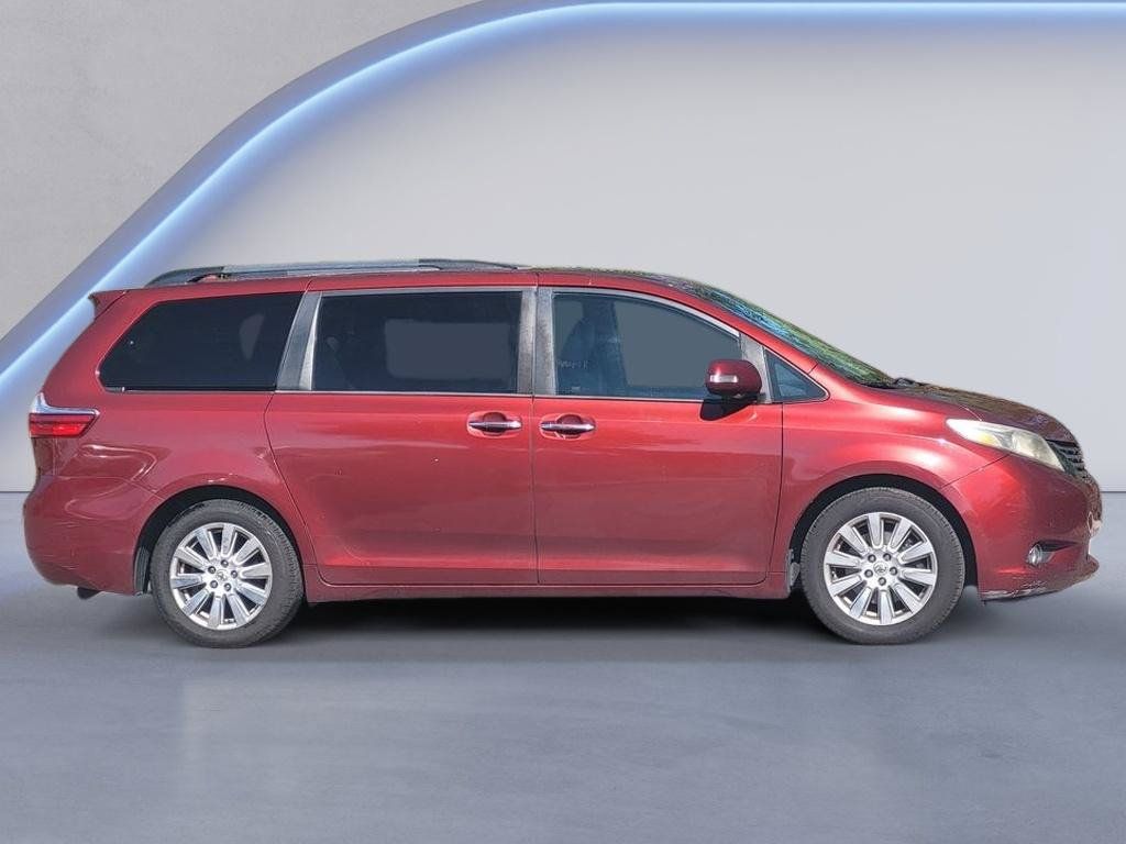 Used 2017 Toyota Sienna Limited Premium FWD image 4