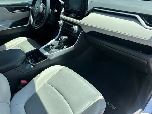 Used 2021 Toyota RAV4 XLE Premium FWD image 16