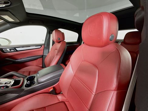 Used 2023 Porsche Cayenne Platinum Edition image 11