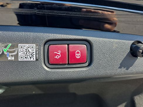 Used 2026 Mercedes-Benz E 350 Sedan image 8