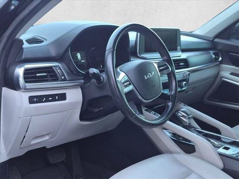 Used 2022 Kia Telluride S FWD image 2