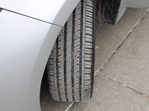 Used 2017 Toyota Corolla LE image 12