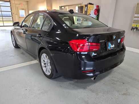 Used 2018 BMW 320i xDrive Sedan image 3