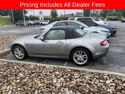 Used 2010 MAZDA MX-5 Miata Sport w/ Convenience Pkg RWD image 4