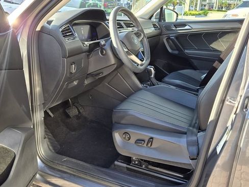 Certified 2023 Volkswagen Tiguan SE FWD image 13