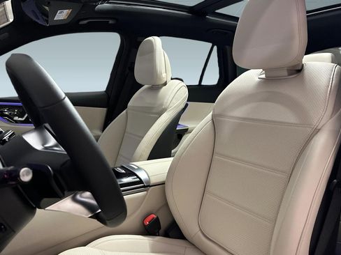 Used 2026 Mercedes-Benz GLC 300 4MATIC image 4