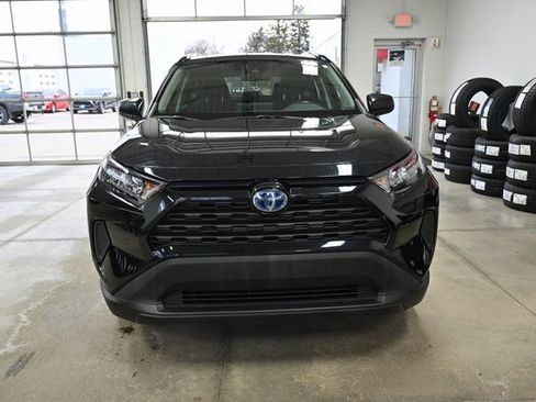 Used 2019 Toyota RAV4 LE image 2