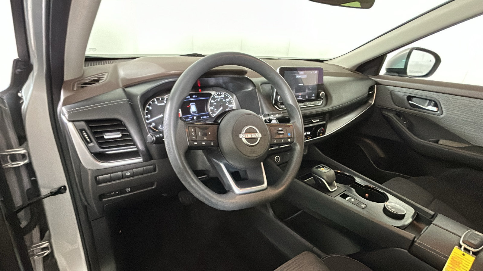 Used 2023 Nissan Rogue SV AWD/4WD image 17