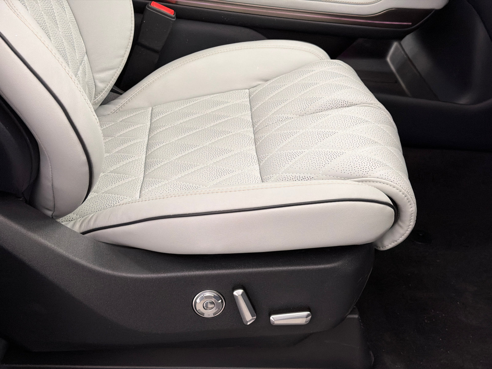 New 2027 Lincoln Navigator L Black Label w/ Black Label Special Edition AWD/4WD image 13