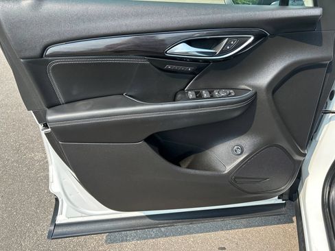 Used 2023 Buick Envision Essence FWD image 17