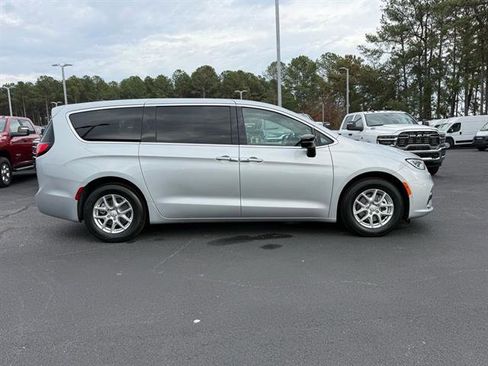 New 2026 Chrysler Pacifica Select FWD image 2
