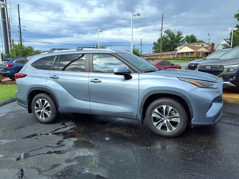 Used 2023 Toyota Highlander XLE FWD image 26
