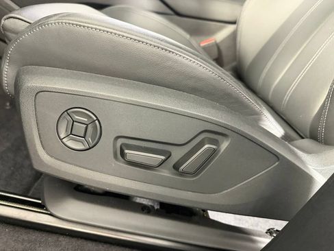 Used 2025 Audi Q6 e-tron Premium Plus w/ Premium Plus AWD/4WD image 24