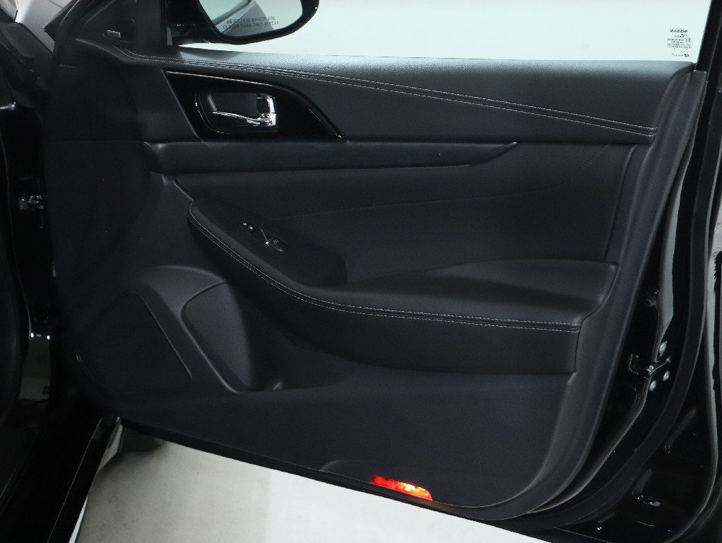 Used 2023 Nissan Maxima Platinum w/ Sport Mat Group FWD image 36