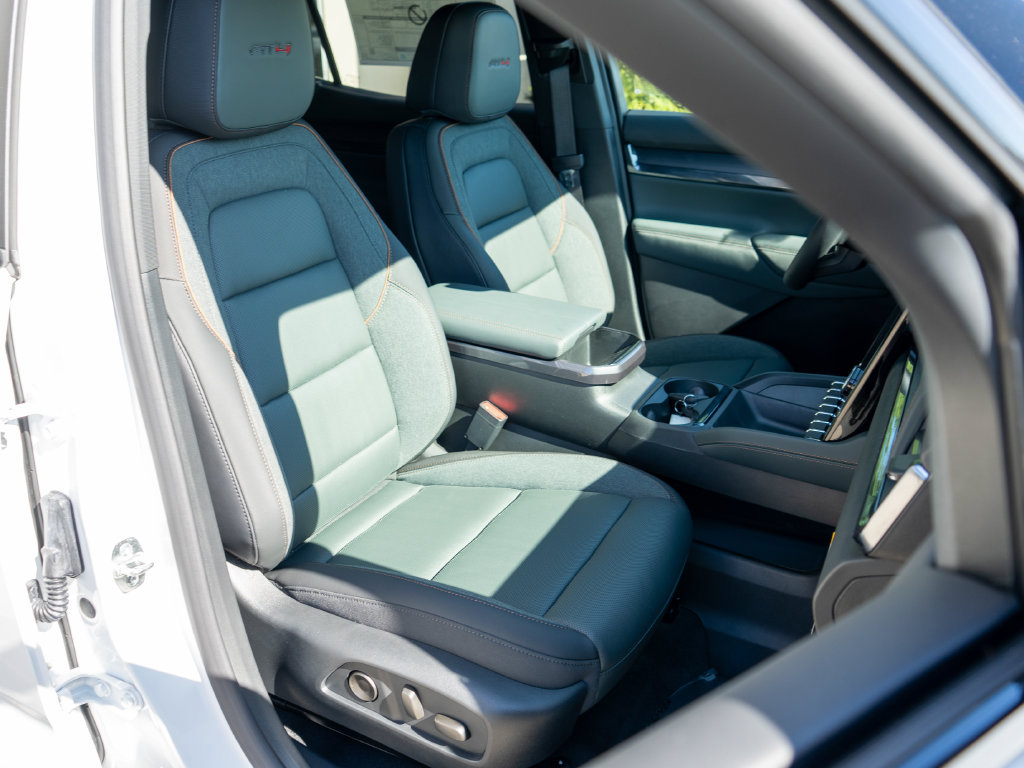 New 2027 GMC Terrain AT4 w/ Convenience Package III AWD/4WD image 9
